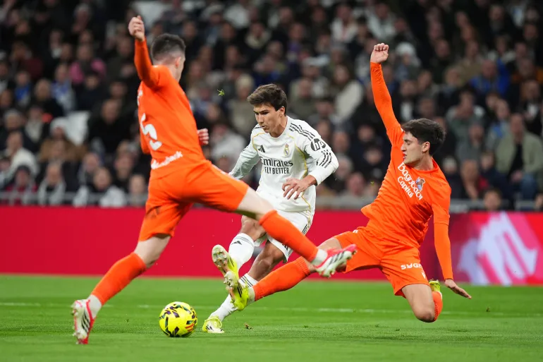 MADRID, SPAIN - FEBRUARY 14: Gonzalo Garcia of Real Madrid shoots while under pressure from Igor Zubeldia (L) and Jon Gorrotxategi of Real Sociedad (R) during the LaLiga EA Sports match between Real Madrid CF and Real Sociedad at Estadio Santiago Bernabeu on February 14, 2026 in Madrid, Spain. (Photo by Angel Martinez/Getty Images)